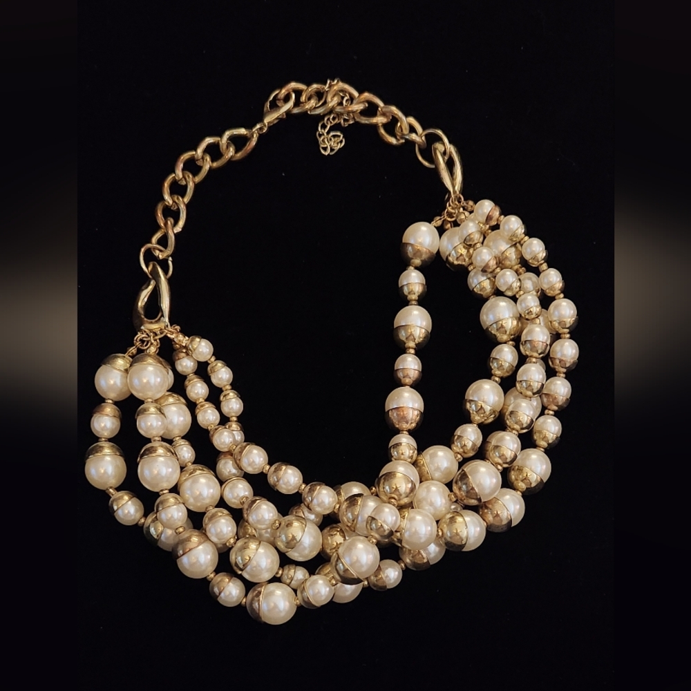 Elegant Gold and Cream Pearl Necklace